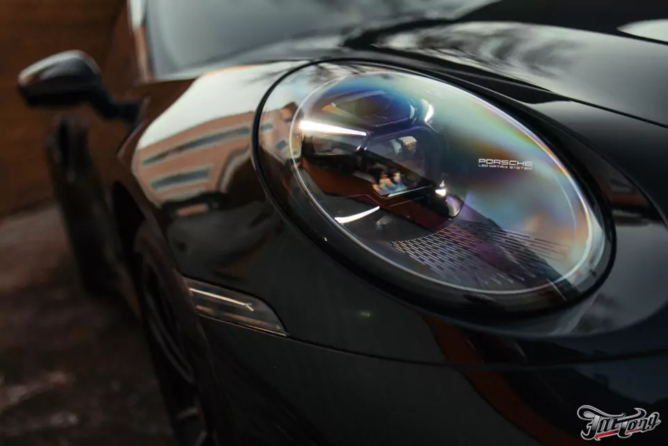 Оклеили кузов и глянец в салоне Porsche 911 полиуретаном, очистили кожу и покрыли керамикой